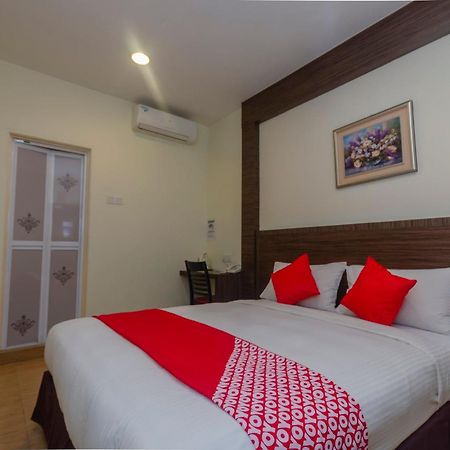 ג'והור בהרו Super Oyo 596 The Vintage Hotel מראה חיצוני תמונה