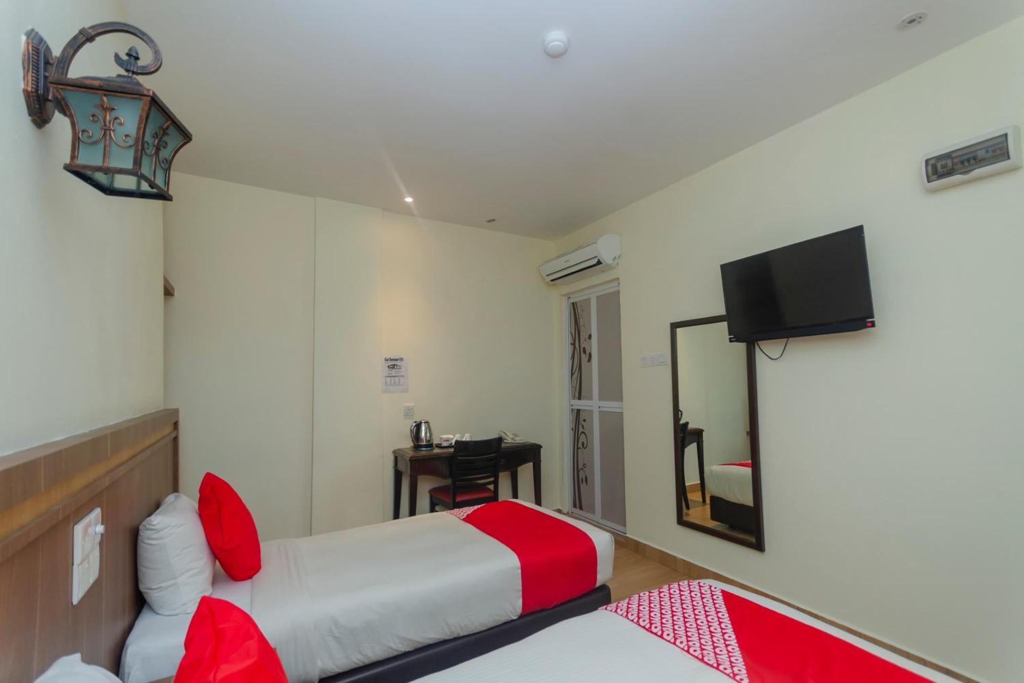 ג'והור בהרו Super Oyo 596 The Vintage Hotel מראה חיצוני תמונה