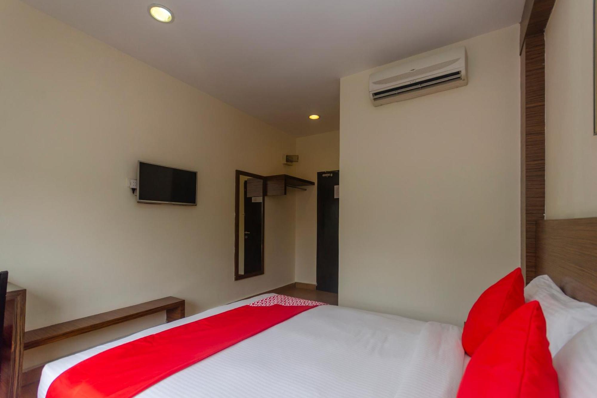 ג'והור בהרו Super Oyo 596 The Vintage Hotel מראה חיצוני תמונה