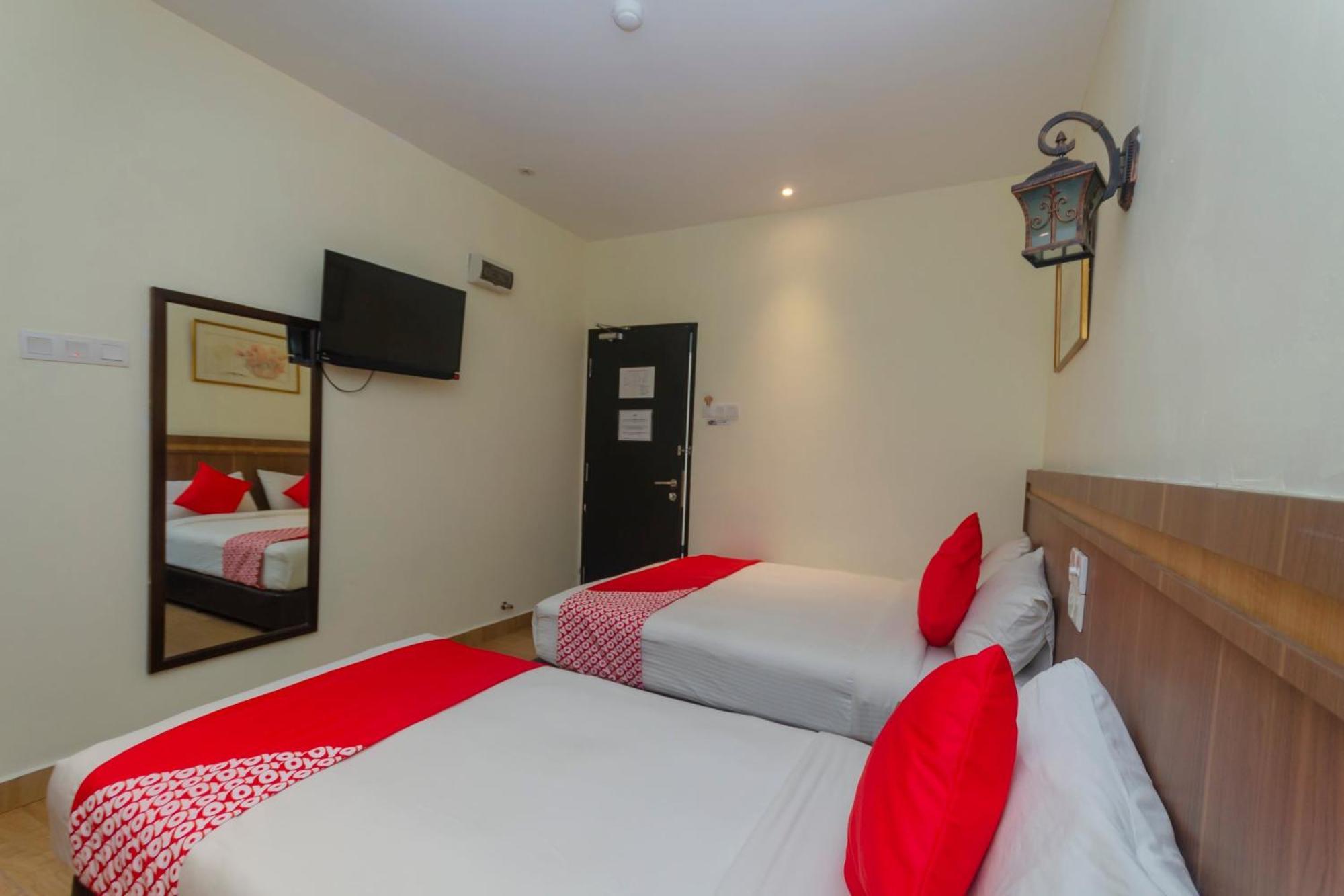 ג'והור בהרו Super Oyo 596 The Vintage Hotel מראה חיצוני תמונה