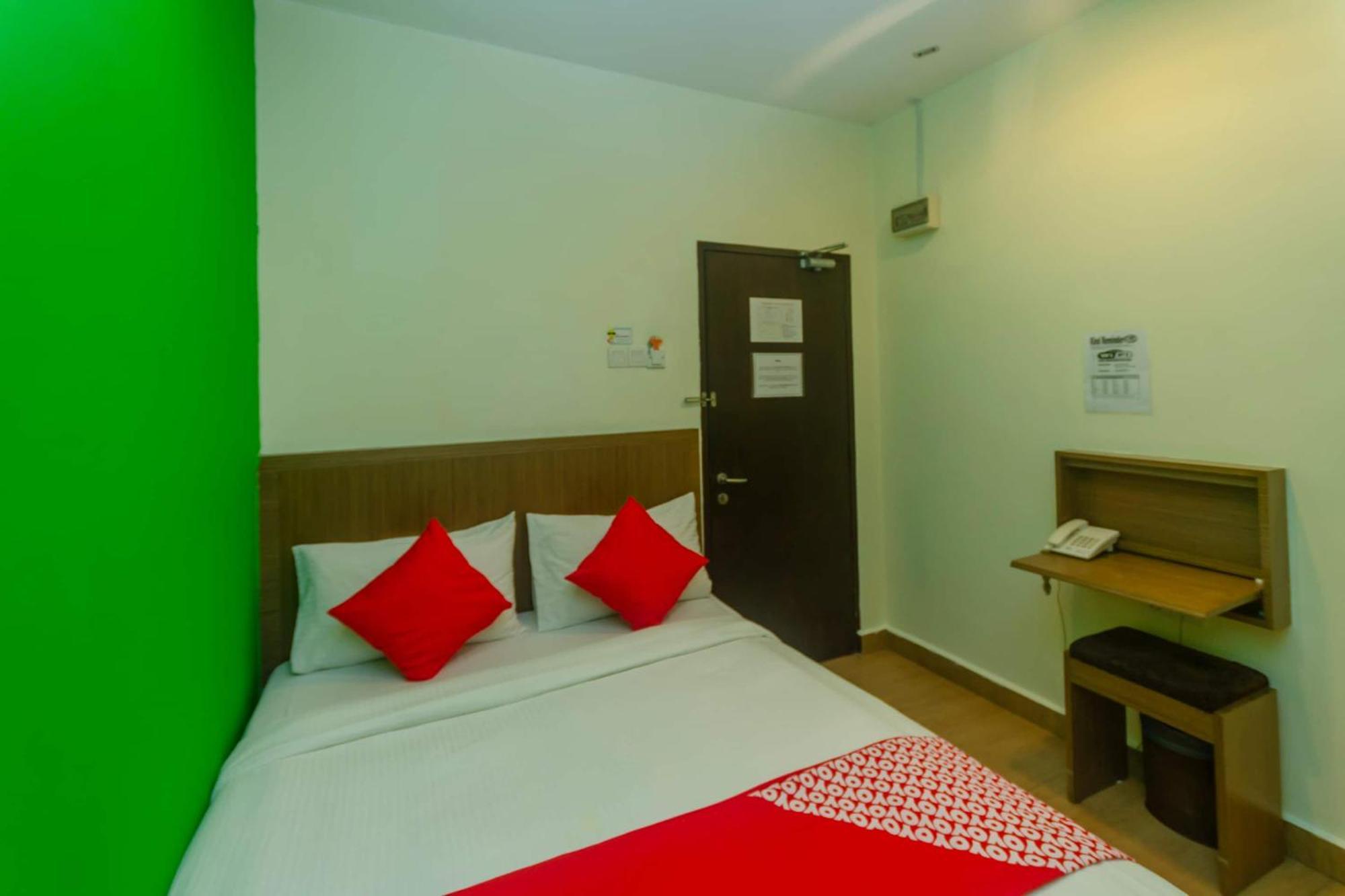 ג'והור בהרו Super Oyo 596 The Vintage Hotel מראה חיצוני תמונה
