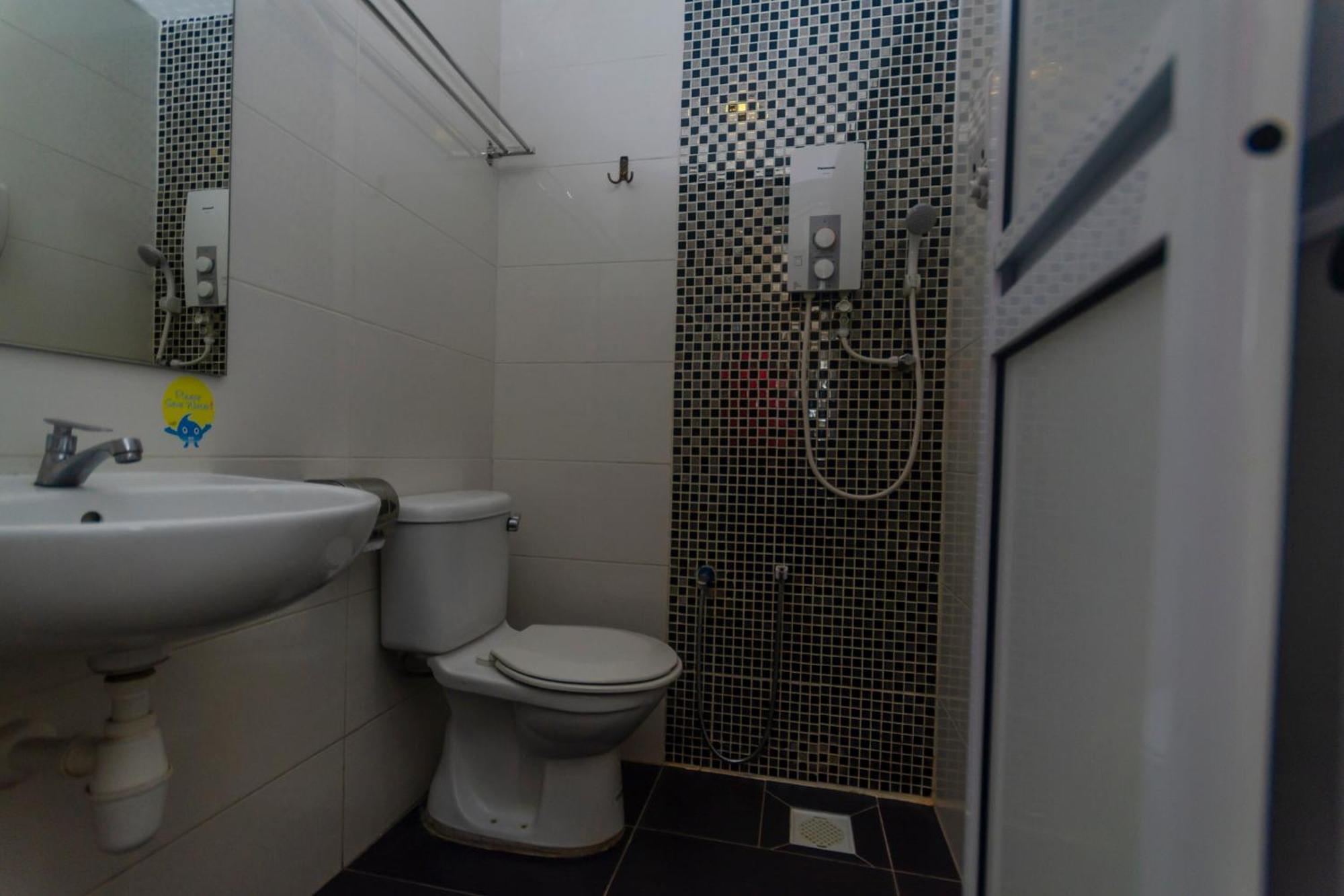 ג'והור בהרו Super Oyo 596 The Vintage Hotel מראה חיצוני תמונה