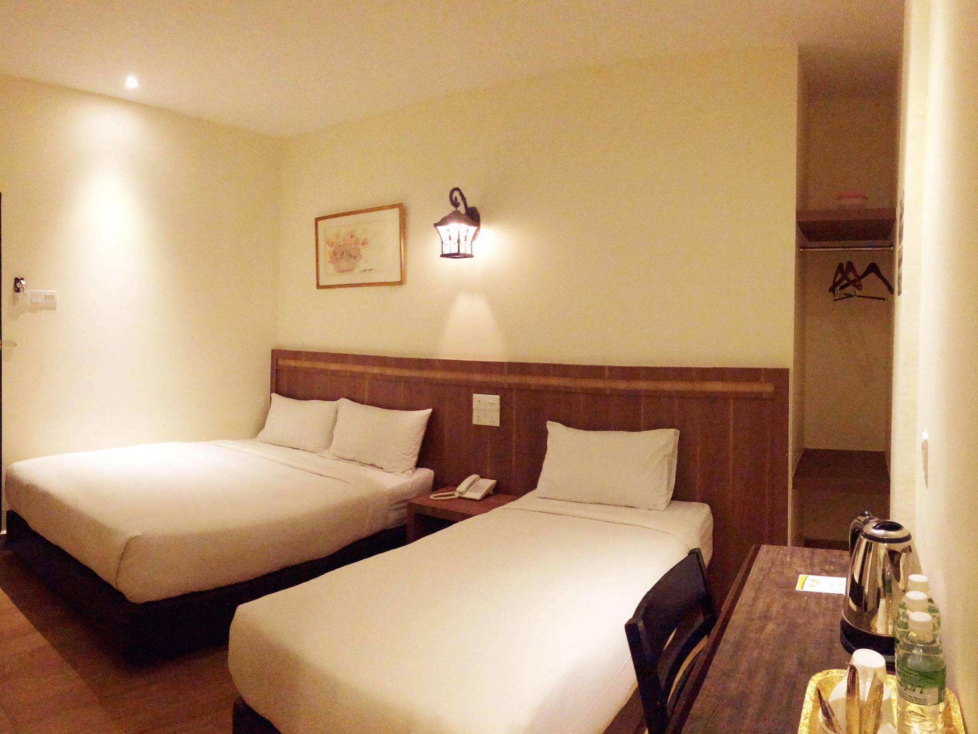 ג'והור בהרו Super Oyo 596 The Vintage Hotel מראה חיצוני תמונה