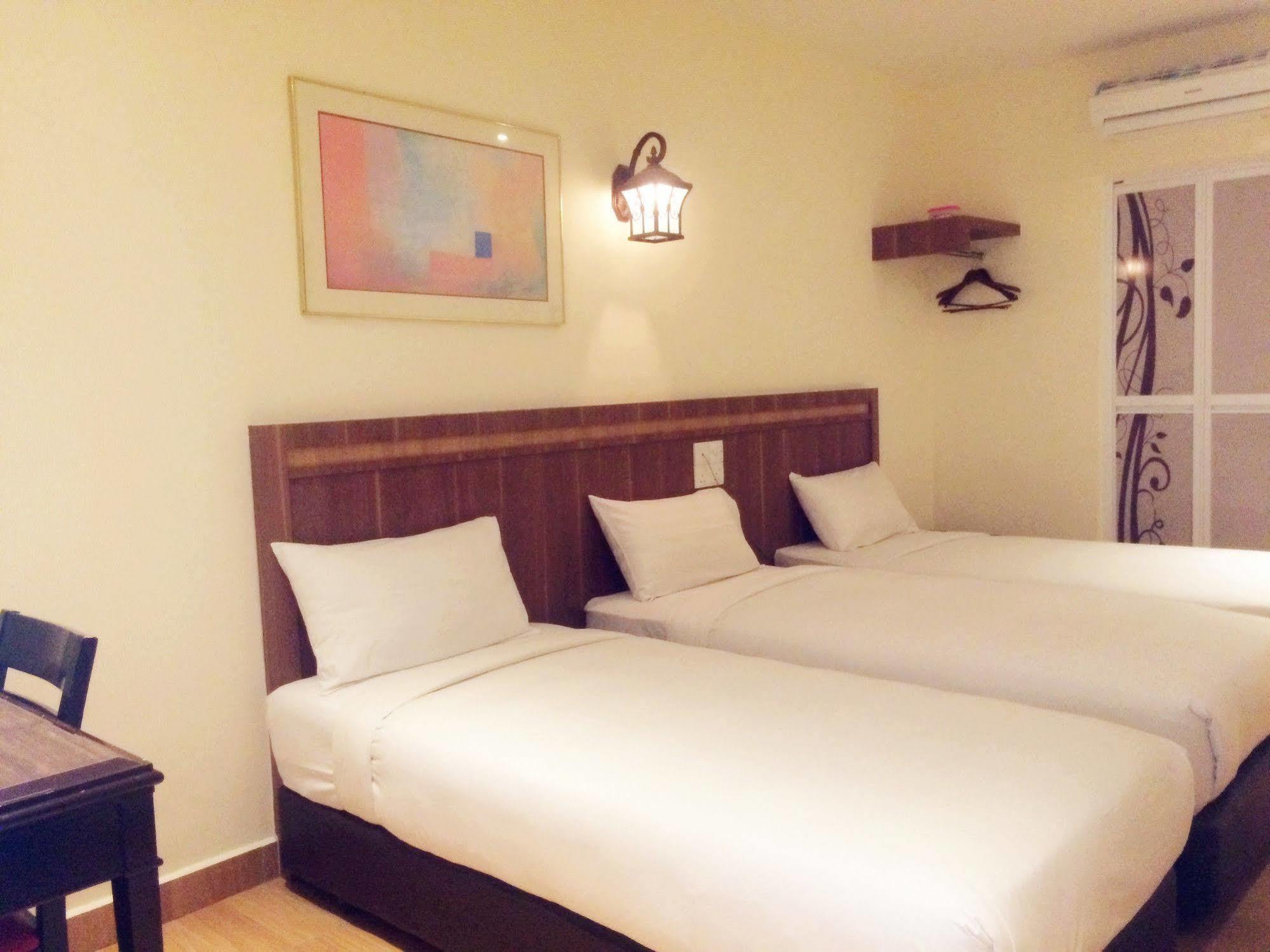 ג'והור בהרו Super Oyo 596 The Vintage Hotel מראה חיצוני תמונה