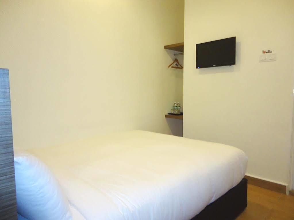 ג'והור בהרו Super Oyo 596 The Vintage Hotel מראה חיצוני תמונה